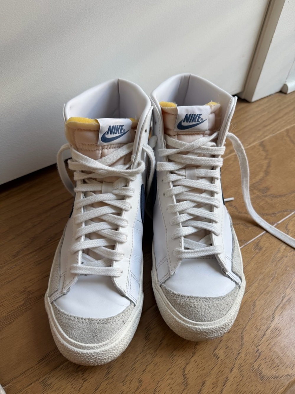 Nike blue and white trainers - Picture 5 of 6